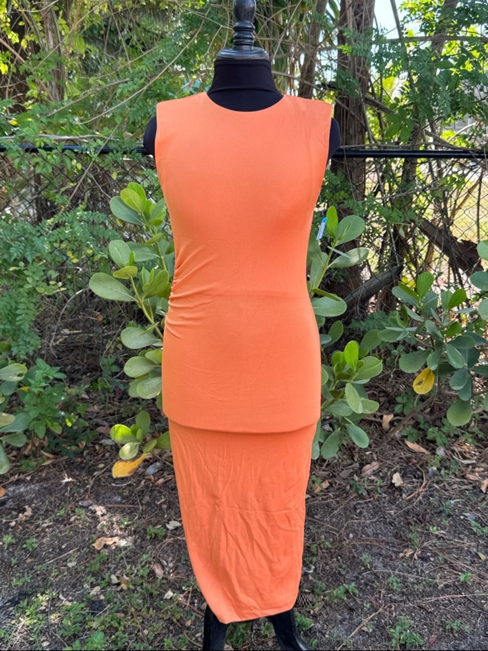 Evereve “Zoe” strong shoulder ruched midi dress, size small - Picture 5 of 10